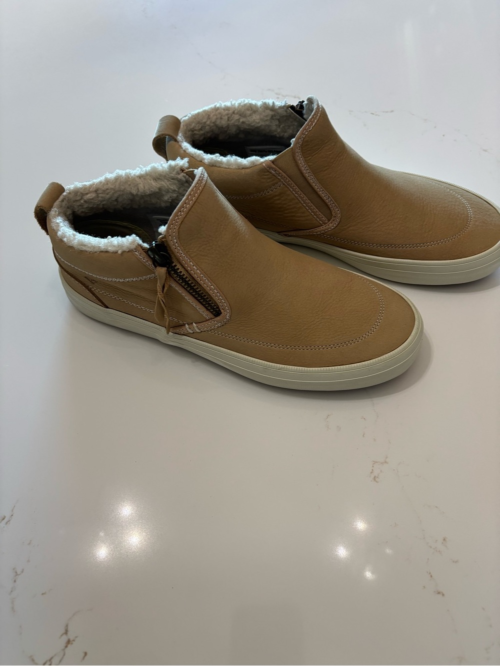 Sperry Women’s Crest Lug Tan sneaker Sherpa lined - Picture 6 of 8